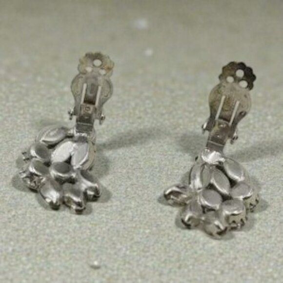 MCM Vintage Weiss Rhinestone & Auroa Borealis Cluster Earrings Clip Back - Picture 6 of 6